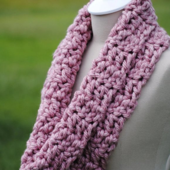 Crochet Dark Pink Thick Cowl/New - Picture 3 of 4